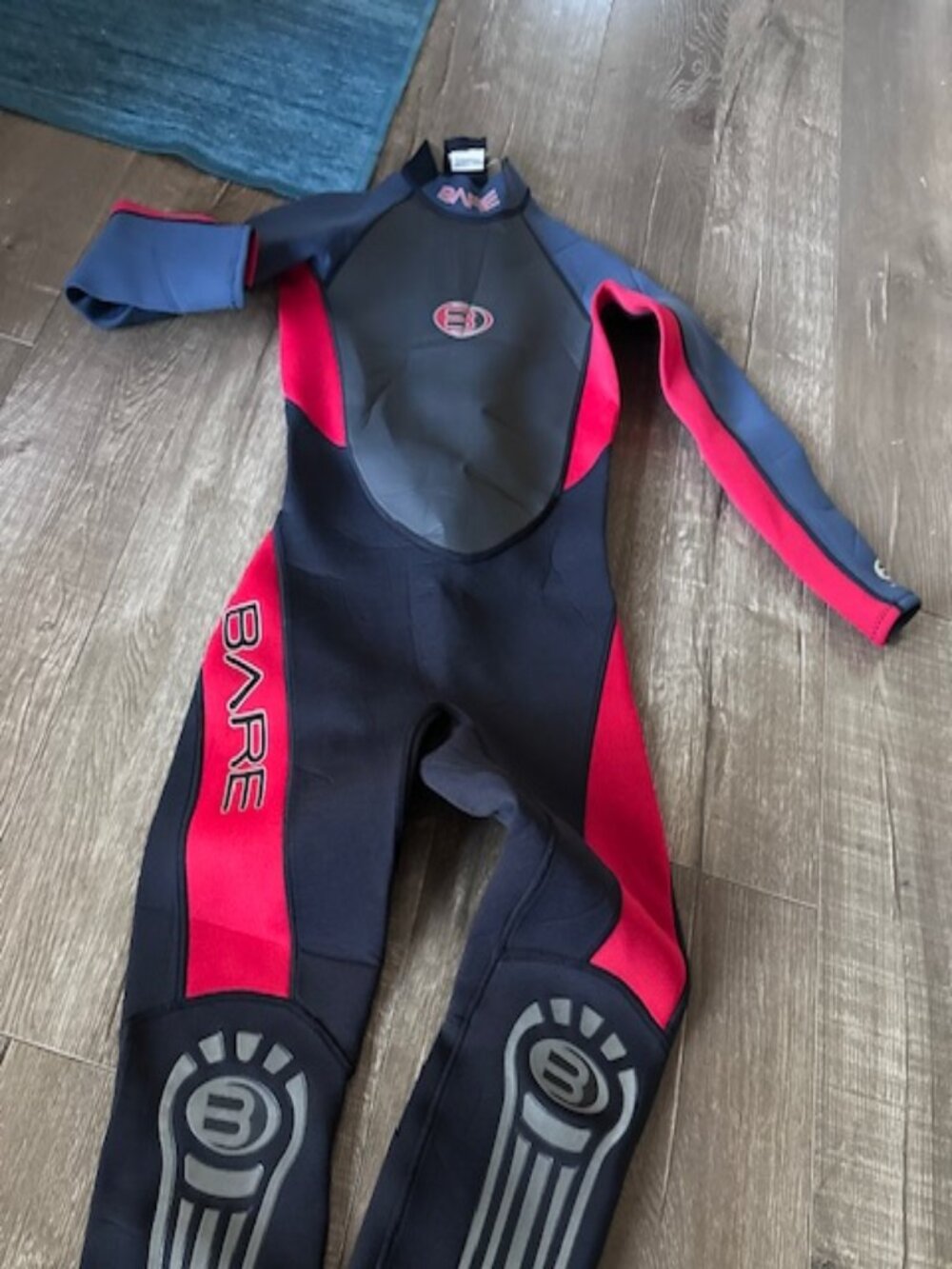 Bare Wetsuit size 14 youth